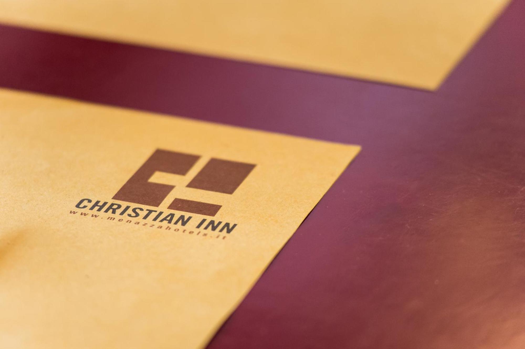 Christian 3*